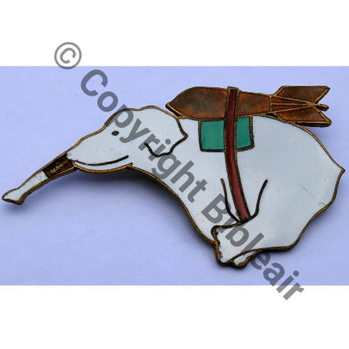 CIE MUNITIONS  SM.. 2Anneaux.. Dos lisse irreg.. Trompe abimee BOMBE MARRON Src.D.LEZIN 